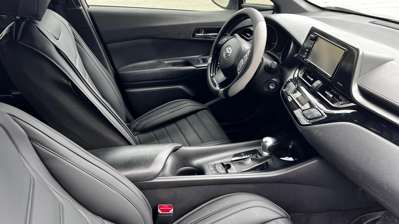 Interior de un Toyota C-HR inspeccionado antes del envío